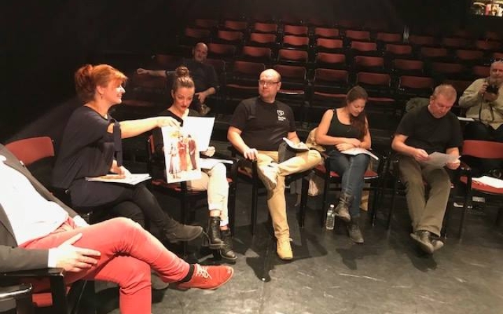 Pazar szereposztással jön az új darab