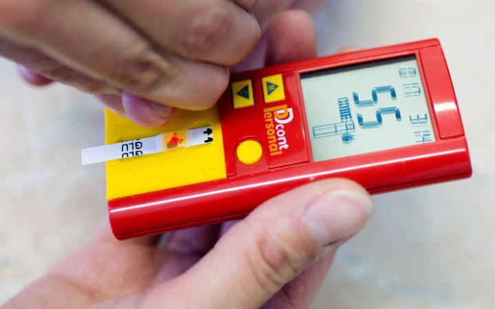 A lassan ölő kórról