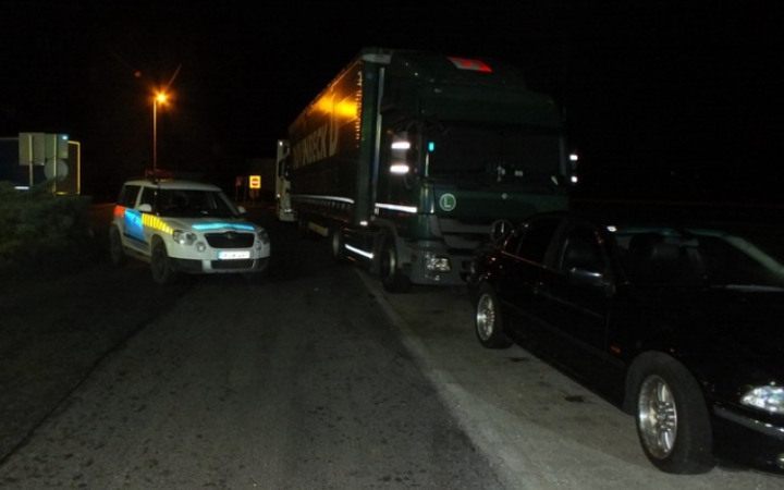 Nem egyedül "dolgozott"a migránsokat csempésző sofőr?