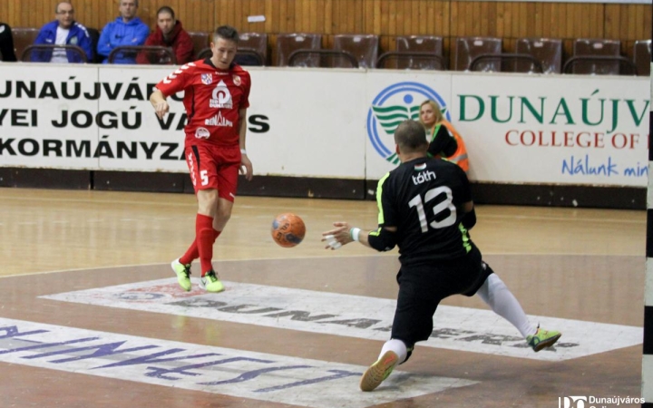 Futsal: idegbajos győzelem