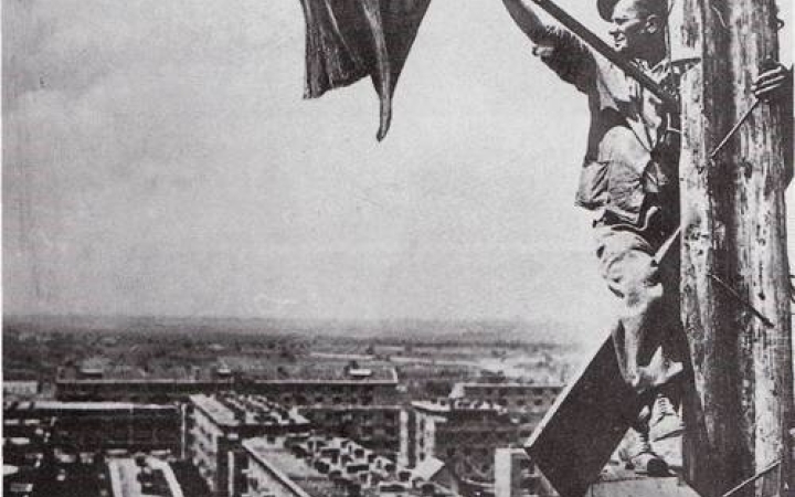 Pentele, 1956 – A szellem kiszabadul a palackból