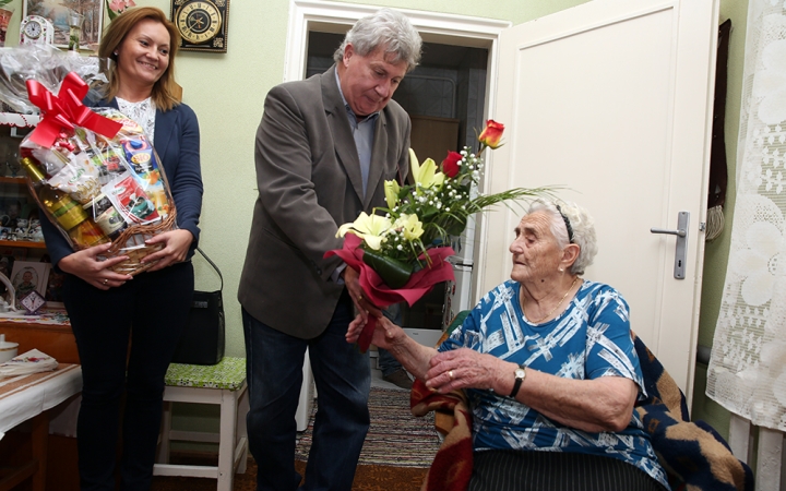 Tizenhárom dédunoka aranyozza be a napjait