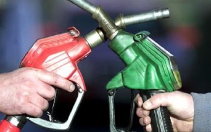 Szépen lassan kúszik vissza a benzin ára