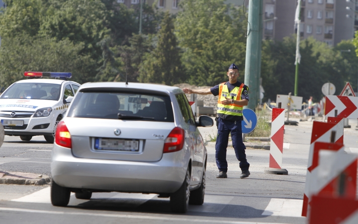 Felborult egy kamion az M6-os autópályán