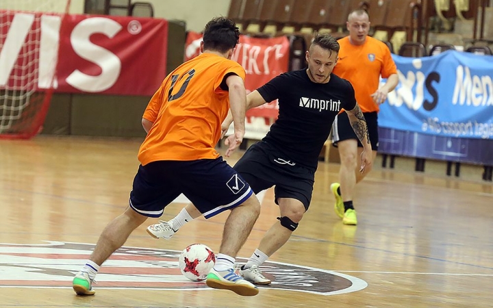 Foci az éjszakában