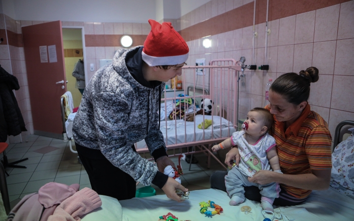 Karácsonyi ajándékok a kis betegeknek