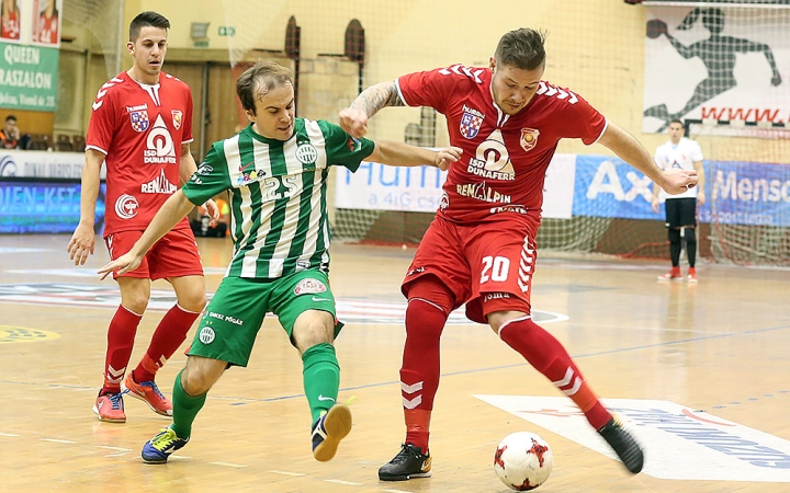 Fradi skalp a karácsonyfa alá