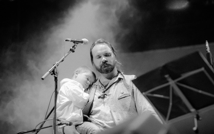 Ünnepre békült ország