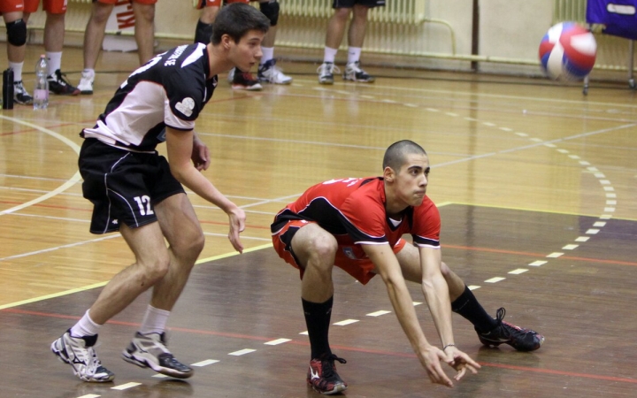 Röplabda: bravúrban bízva