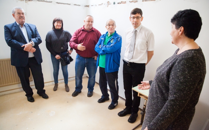 Ezúttal a Móra iskolát segítik