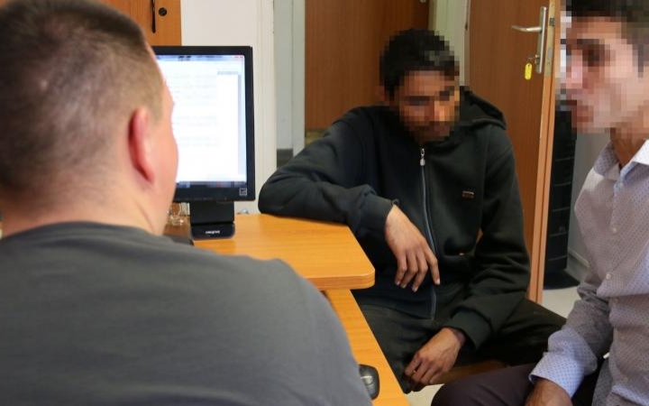 Vádat emeltek az embercsempészek ellen