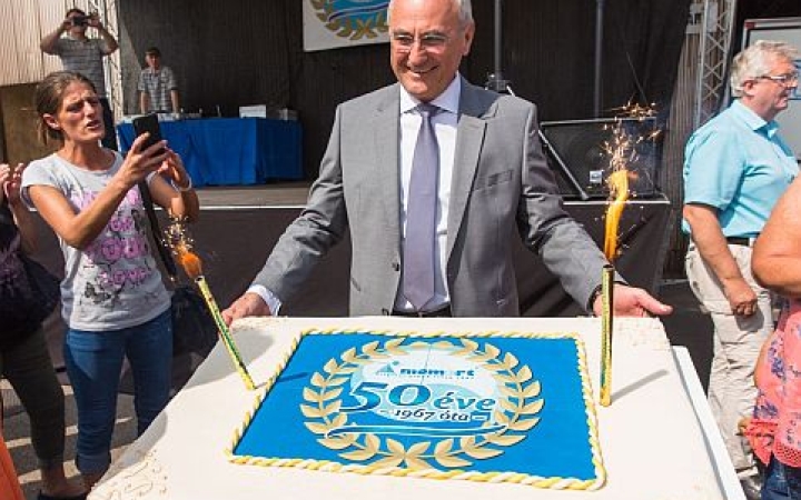 430 millióból bővíti gyárát a Momert