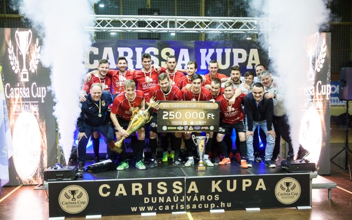 Karmacsi-öröm a Carissa Kupán