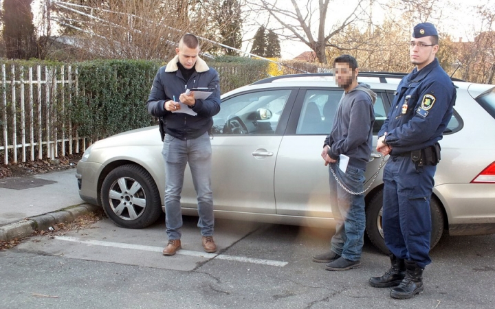 Öt autót tört fel