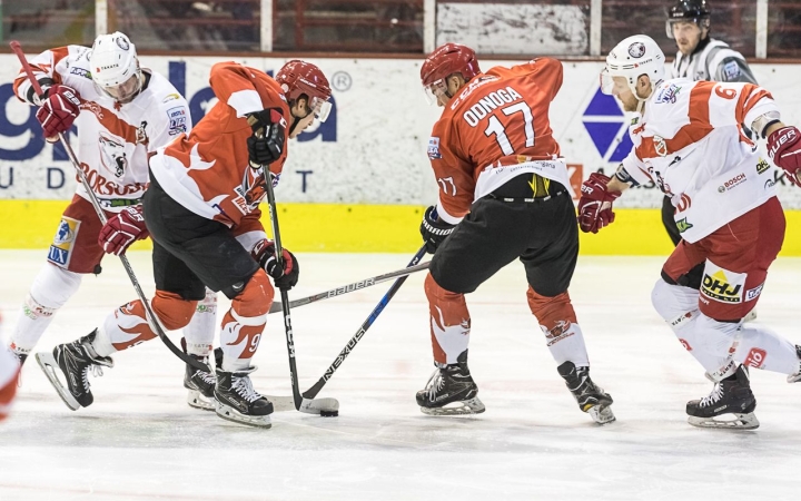 Ezúttal nem bírtak a Bikák a Jegesmedvékkel