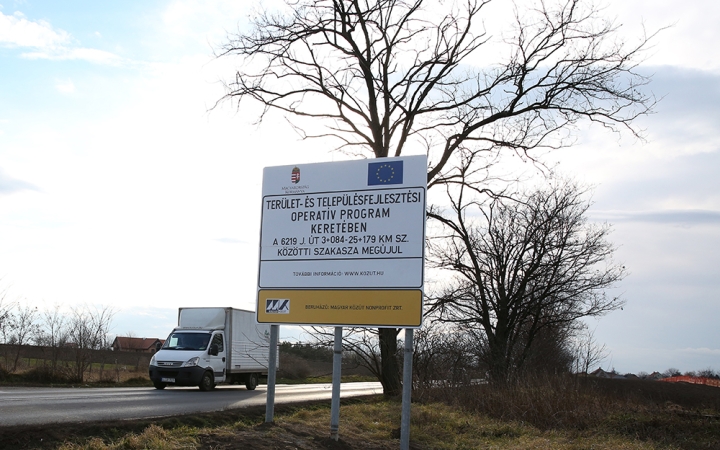 Már az őszre befejeződhet a mezőfalvi út felújítása