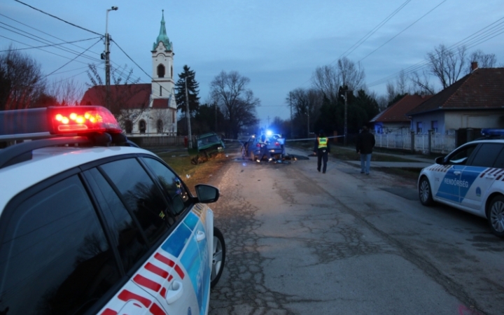Ketten meghaltak egy balesetben Ercsiben