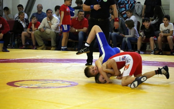 Tíz érem Mezőfalváról