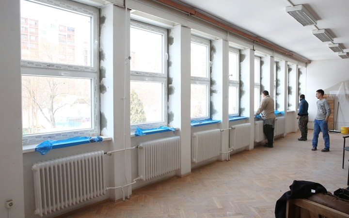 Ötszáz ablakot cserélnek ki