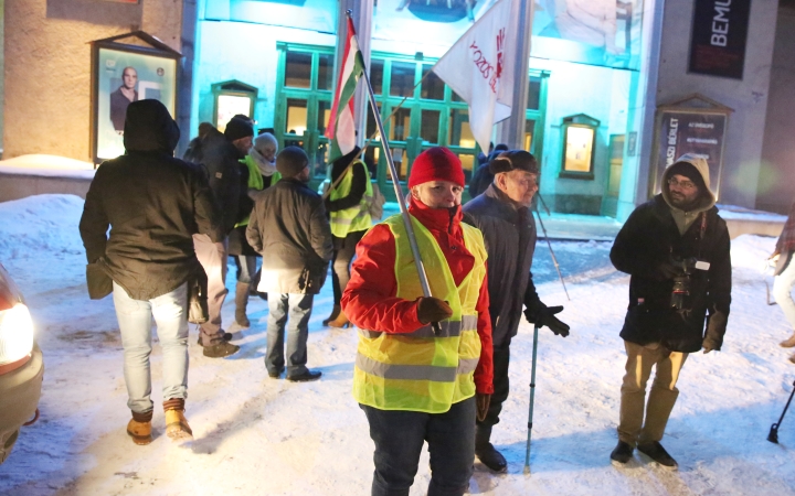 Budapestről jöttek ide tüntetni