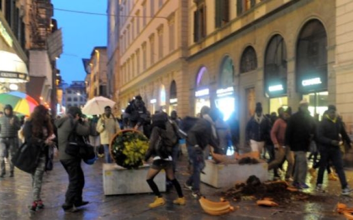 Firenzét szétverték a lázadó migránsok