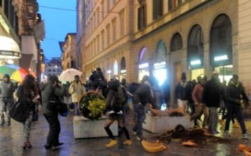 Firenzét szétverték a lázadó migránsok