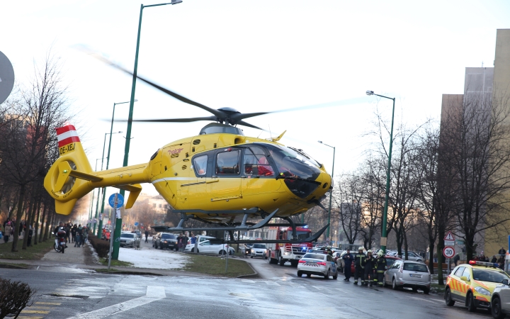 Mentőhelikopter a Vasmű úton!