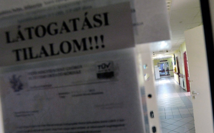 Továbbra is érvényben marad a kórházi látogatási tilalom