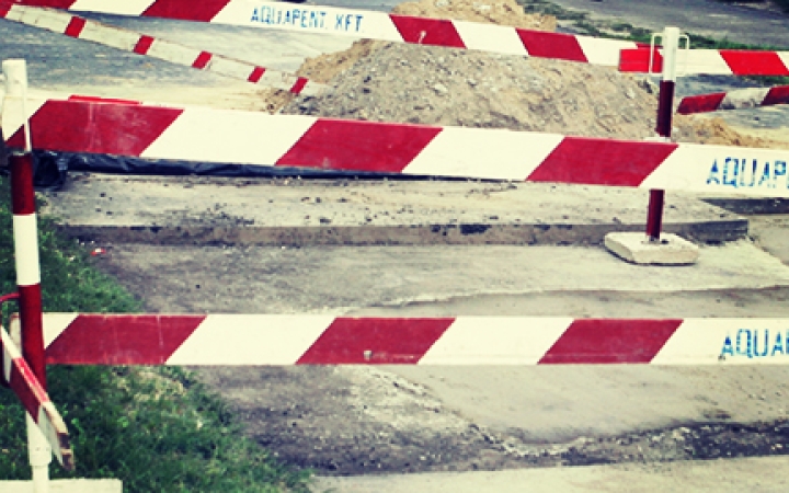 Útlezárás a Temető utcában