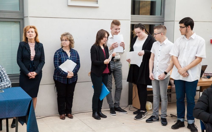 Barátságos versengés angolul