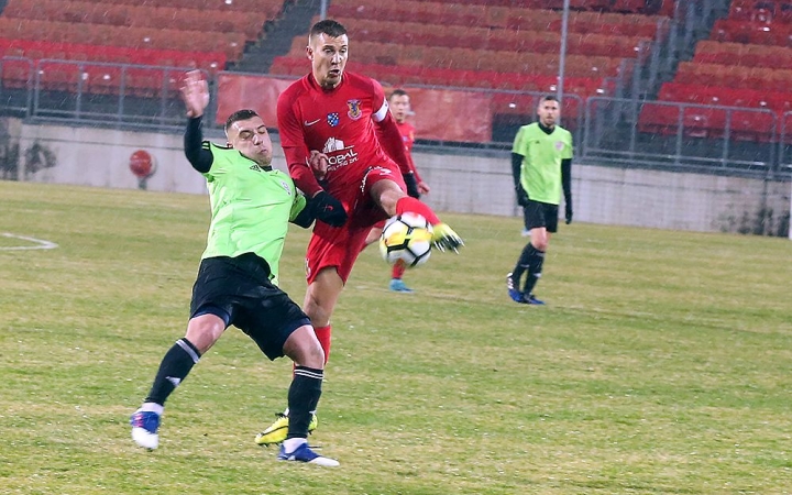 Nagy pofon hazai pályán