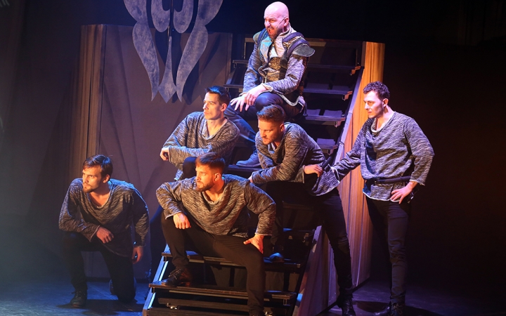 Repül a Ghymes kő, ki tudja hol áll meg