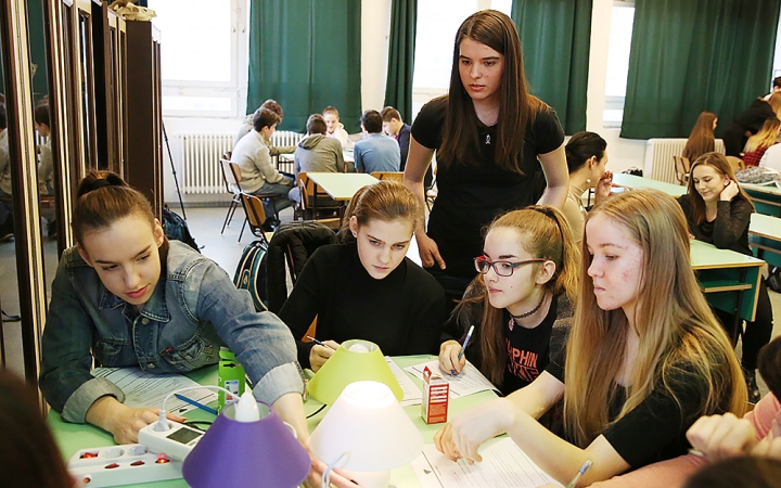 Ki lesz az idei év szuperhős tanára?