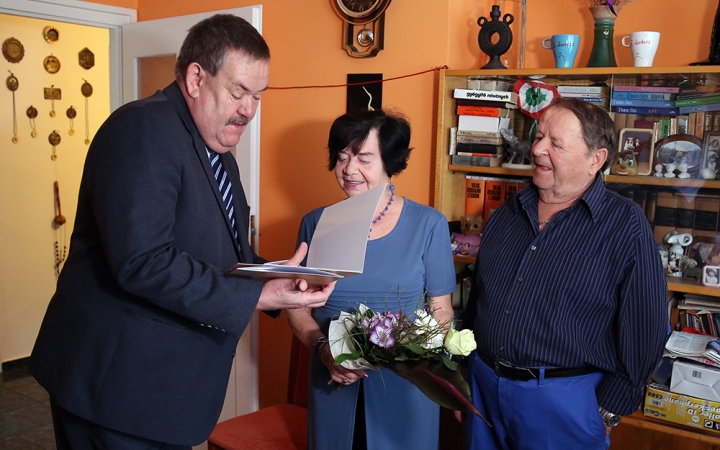 A tisztelet jegyében