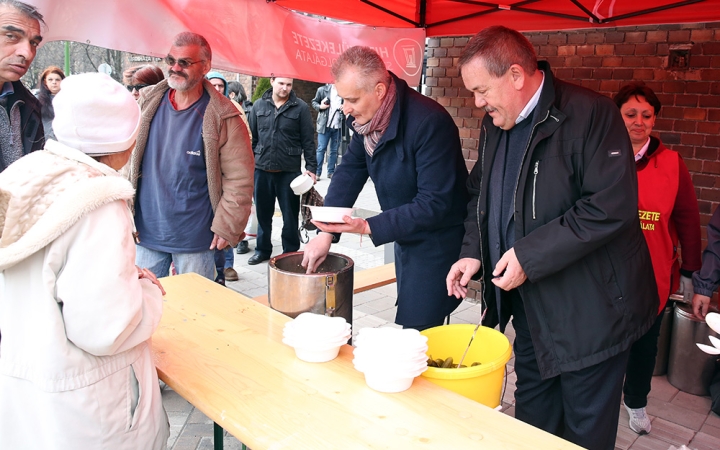 D+ Híradó - Ételosztás, csökkenő várólisták