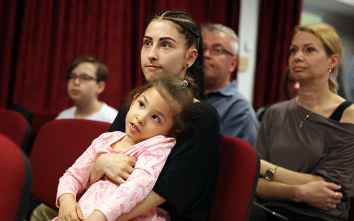 Nem áll meg a gyűjtés