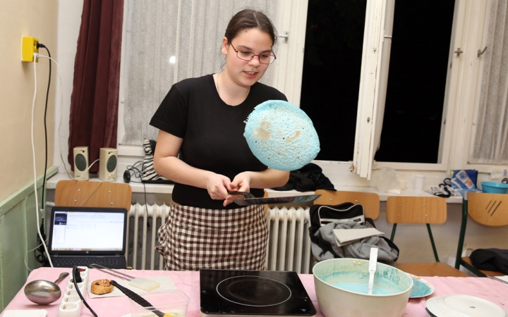 Minden szakma testközelből