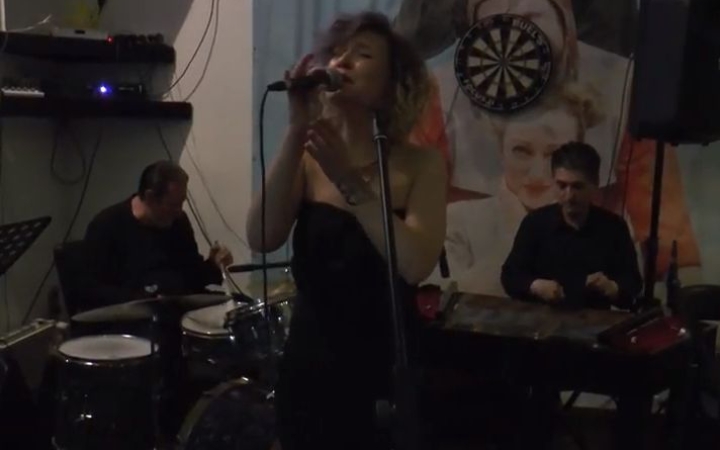 Jazz magyarul , spanyolul és portugálul