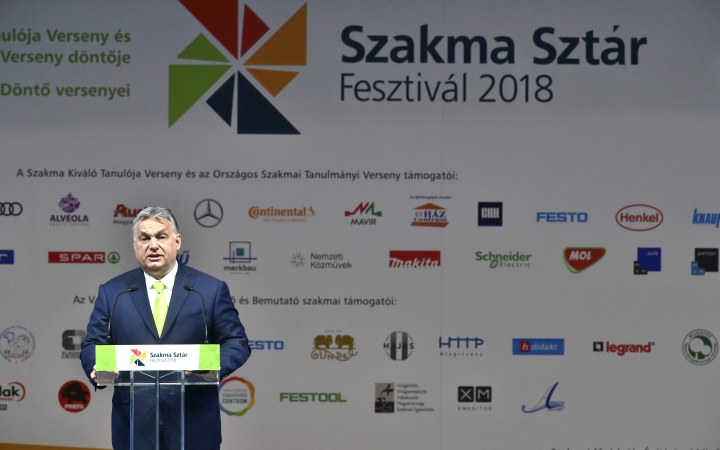 Orbán: legyen a munkásoknak és a munkának becsülete