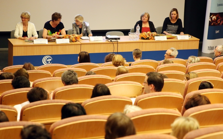 A tehetségek érdekében