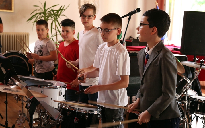 Hétméteres dobszóló