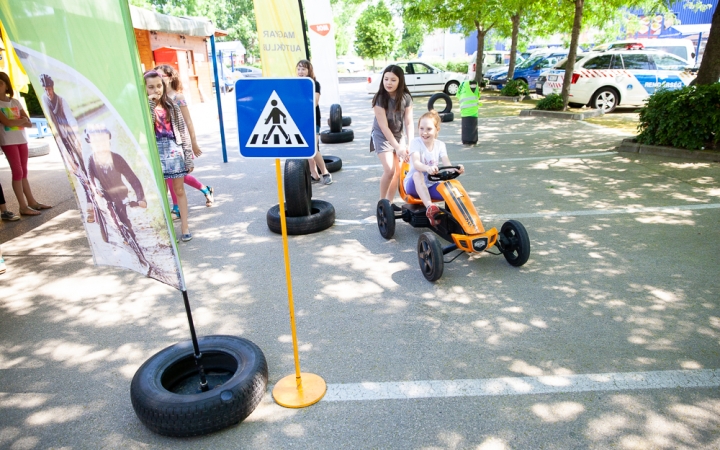 Biztonságosan közlekedni egy életúton