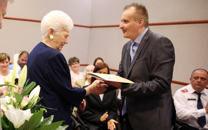 Szolgáltak és védtek