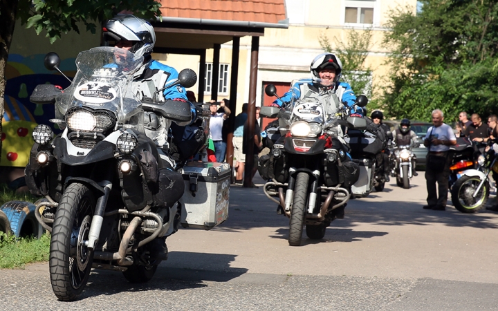 Bejárják a világot a Jószoliért