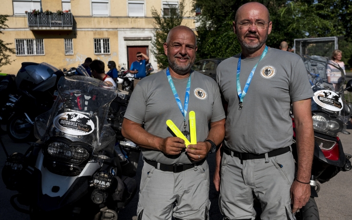 D+ Híradó - Nyitás, Föld körüli út