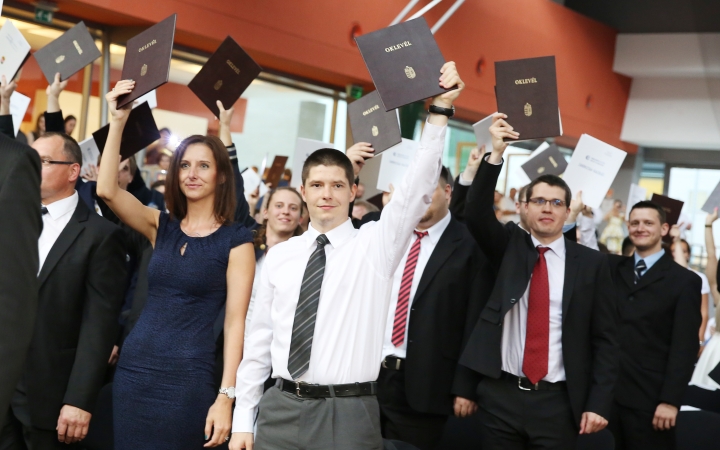 D+ Híradó - Diplomamentés, évadzáró