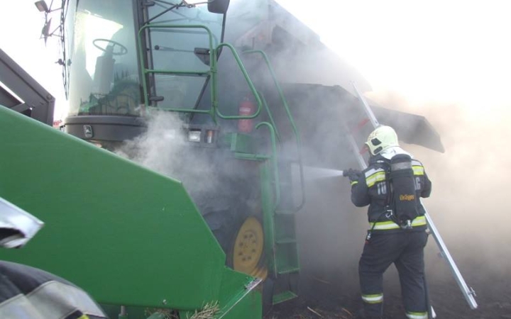 Kiégett egy kombájn Seregélyesnél