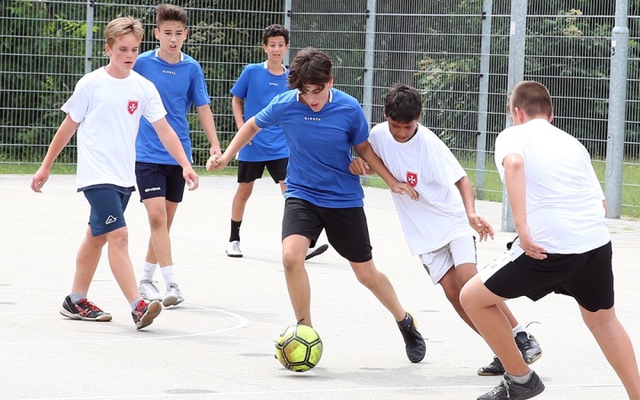 Szeretetfociztak a gyerekek