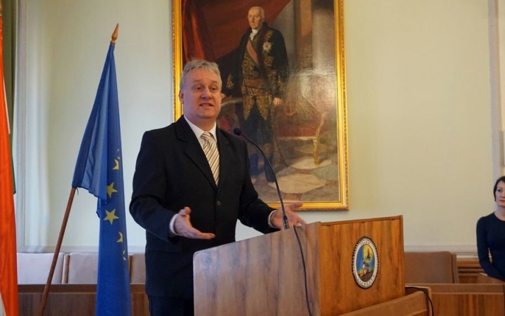 Folytatja kormánymegbízotti munkáját dr. Simon László