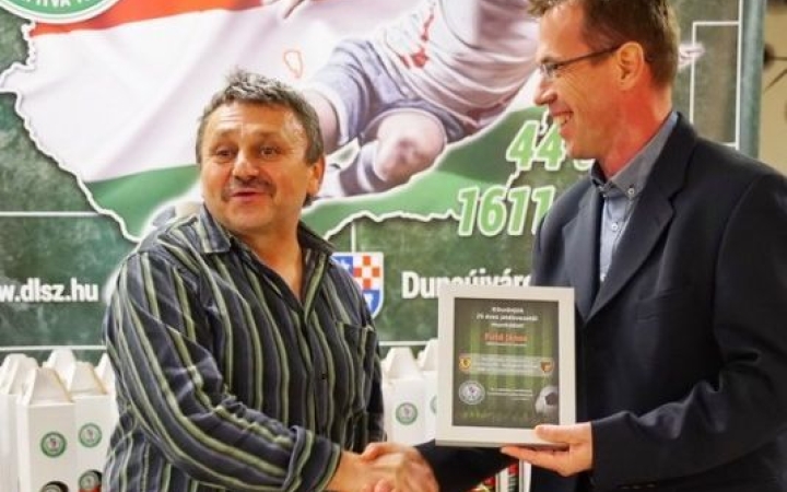 Szögre akasztott síp